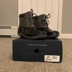 NWT Tommy Hilfiger Duck Boot